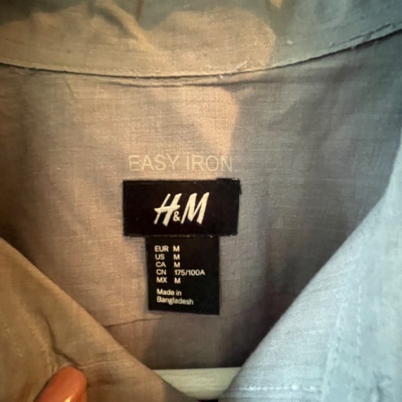 Simple grey button up - Picture 3 of 6